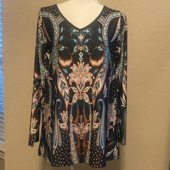 sakurafina Tops - Bohemian Long Sleeve Black Tunic with V-Neck, Sakurafina, size S
